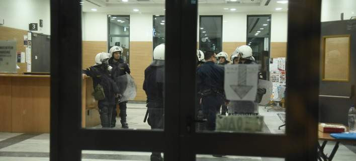 Όλη την Ελλάδα στο… σφυρί βγάζουν οι ΣΥΡΙΖΑ/ΑΝΕΛ – Δύο κατασχέσεις για κάθε λεπτό λειτουργίας τους κάνουν οι Εφορίες – Ηλεκτρονικοί πλειστηριασμοί για χρέος ακόμη και 500 ευρώ